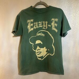Women’s Green graphic print T shirt size small